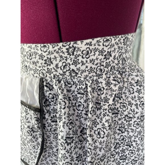 Vintage 1950s Half Apron Cotton Black/White Floral Retro - Picture 6 of 8